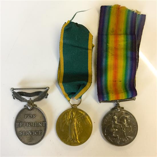 Pair WWI medals to Pte M Bell Scots Rifles and a Territorial medal to R Bell